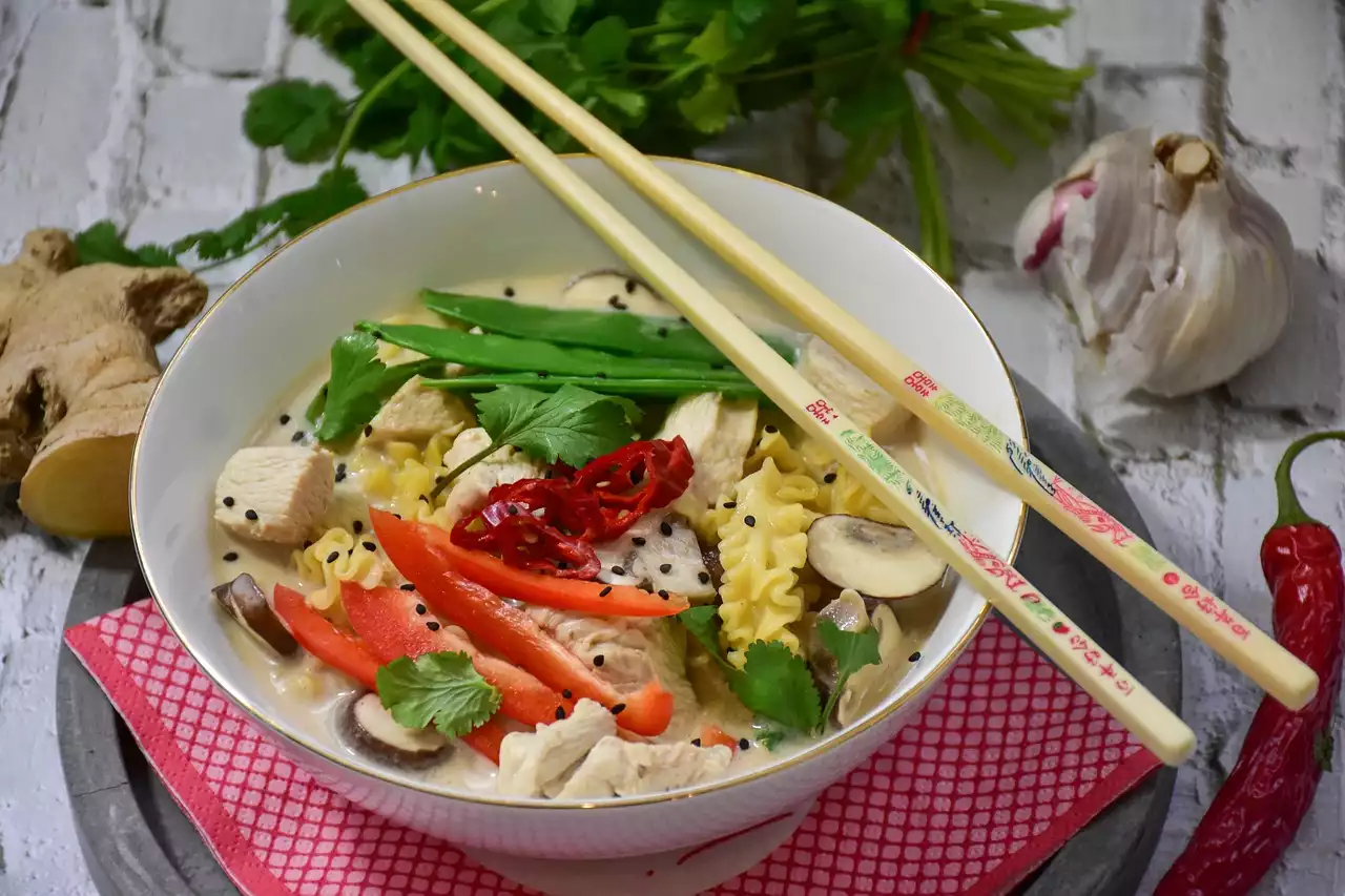 Ricette salutari di zuppa di pollo con una tazza per dimagrire: una guida